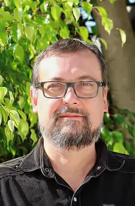 Castilha Iluminação, liderado por Marcos Castilha da FAUUSP, atua em projetos de iluminação para diversas escalas e soma mais de 600 obras. O escritório assinou o projeto luminotécnico do Vista Alta.